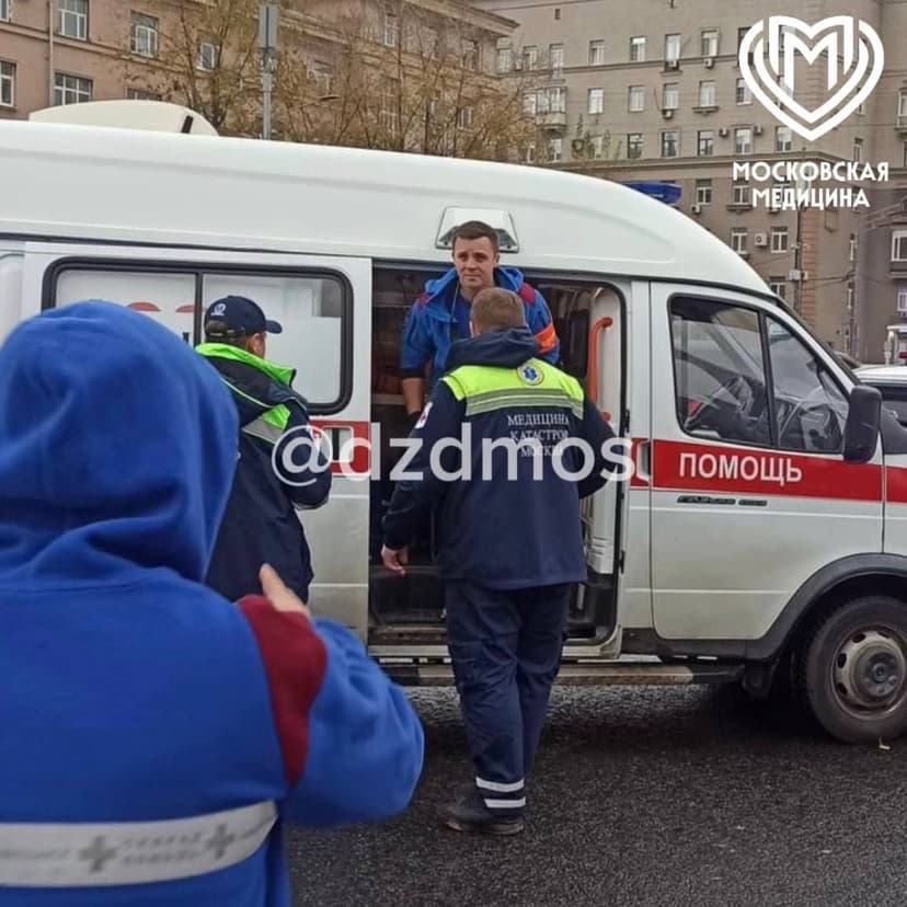 Медики скорой оказали помощь пострадавшим в ДТП на Кутузовском проспекте