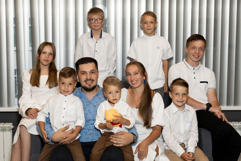 «Семеро детей — не подвиг, а радость»: как живет московская многодетная семья